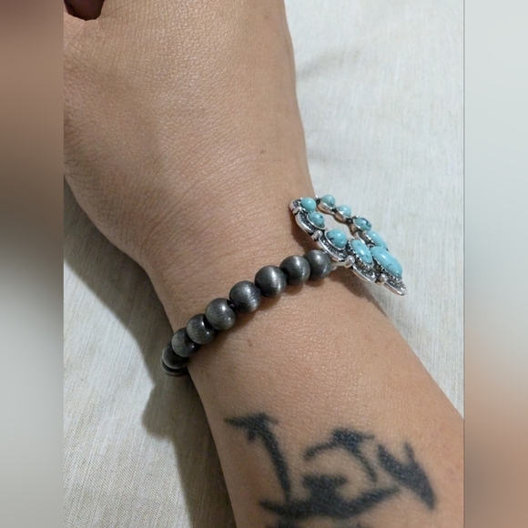 Vintage Silver and Turquoise Bracelet - Picture 3 of 9